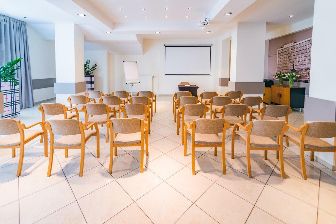 Hotel Forum رشيشوف المظهر الخارجي الصورة
