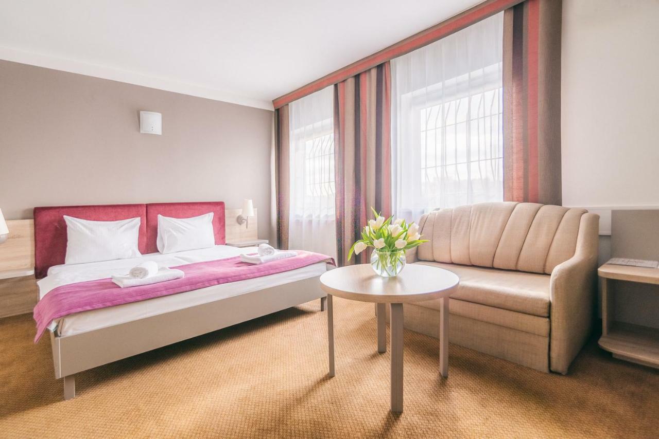 Hotel Forum رشيشوف المظهر الخارجي الصورة