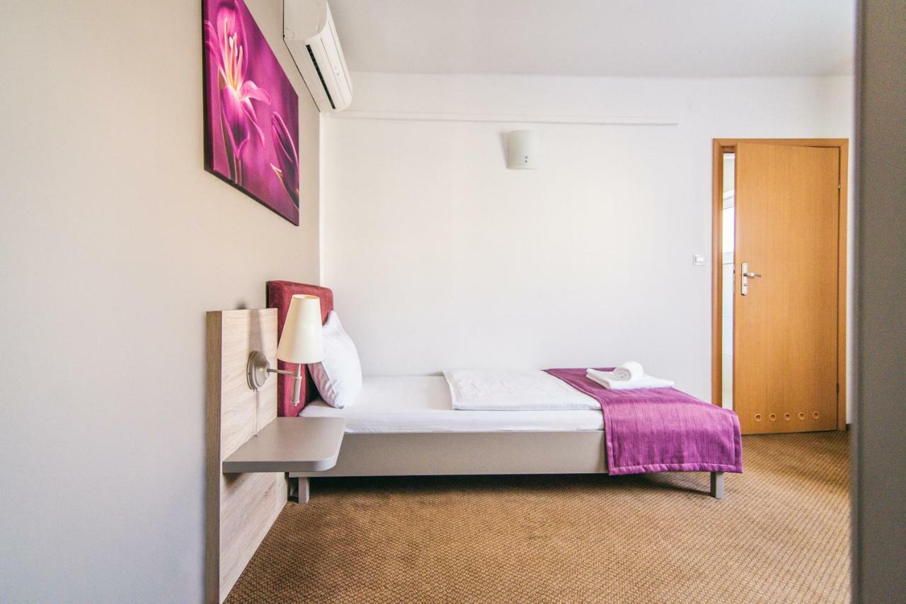 Hotel Forum رشيشوف المظهر الخارجي الصورة