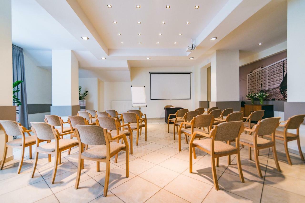 Hotel Forum رشيشوف المظهر الخارجي الصورة