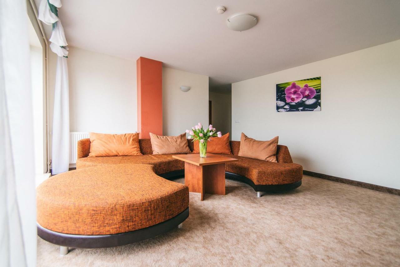 Hotel Forum رشيشوف المظهر الخارجي الصورة