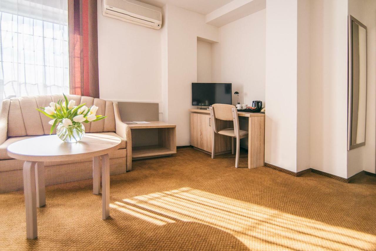 Hotel Forum رشيشوف المظهر الخارجي الصورة